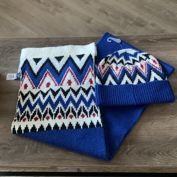 BUNDLE: Old Navy Unisex Fair Isle Beanie & Scarf Bundle - Picture 8 of 17